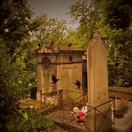 Père Lachaise Cemetery crows.